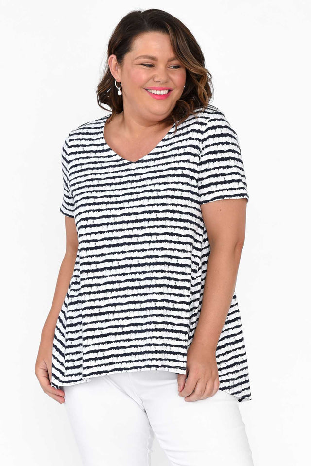 plus-size,curve-tops,plus-size-sleeved-tops,plus-size-cotton-tops alt text|model:Stacey;wearing:XL