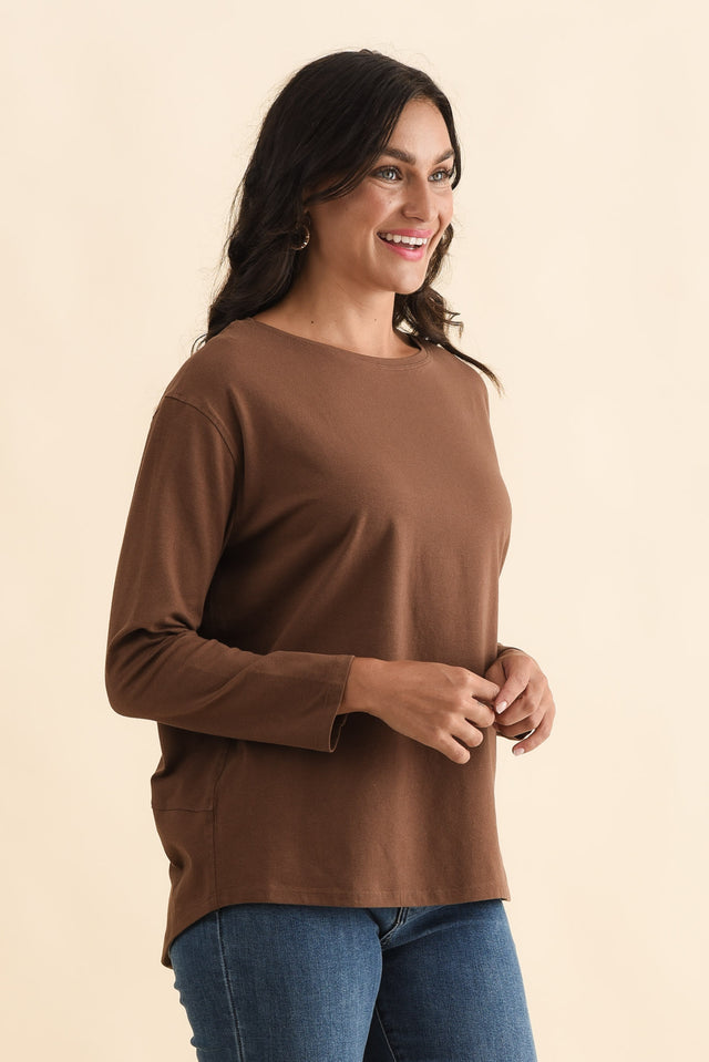 Moya Chocolate Hi Lo Top,Brunette model,alt text|model:Brontie image 5