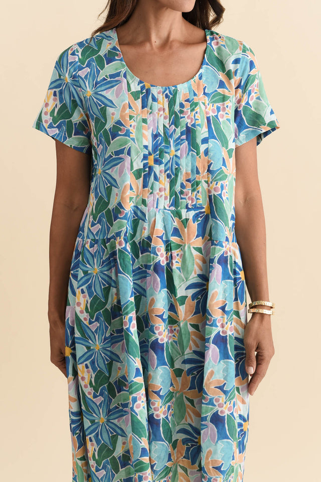 alt text|model:Cara image 5