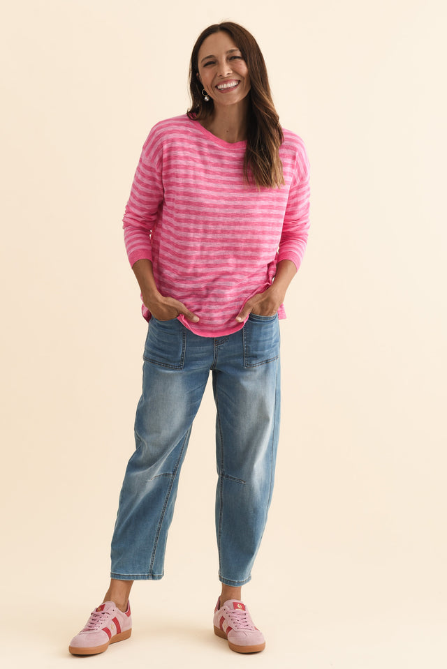 alt text|model:Cara image 4