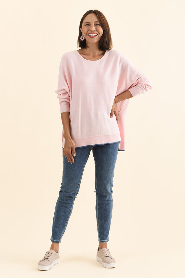 alt text|model:Cara image 2