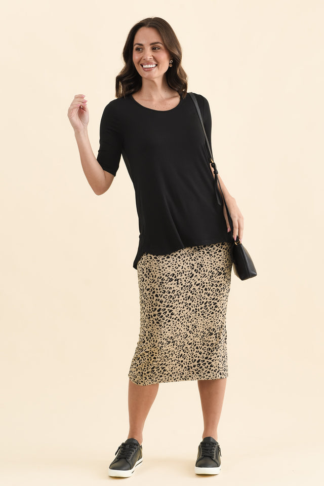 Nicky Black Half Sleeve Top,Full Body,Brunette model,alt text|model:MJ image 3
