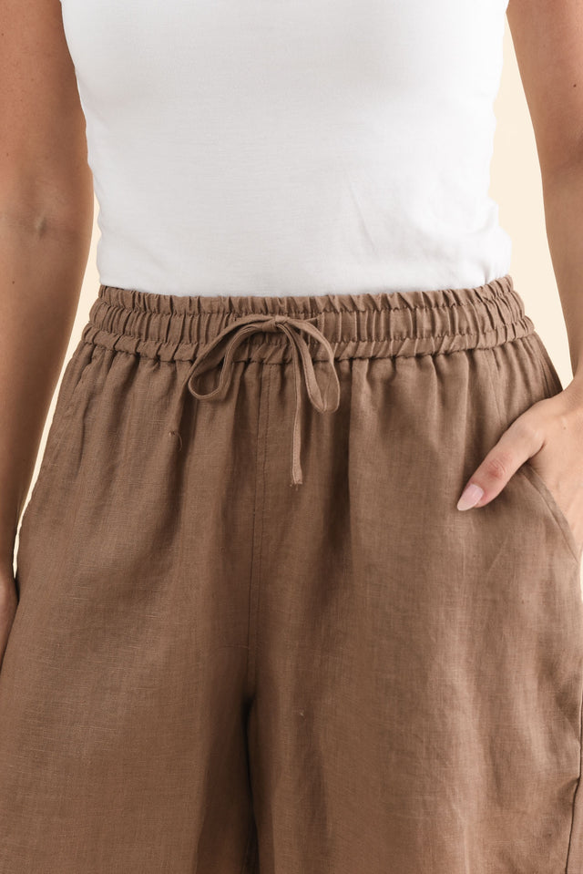 Nirah Mocha Linen Pocket Shorts,Brunette model,alt text|model:MJ image 6