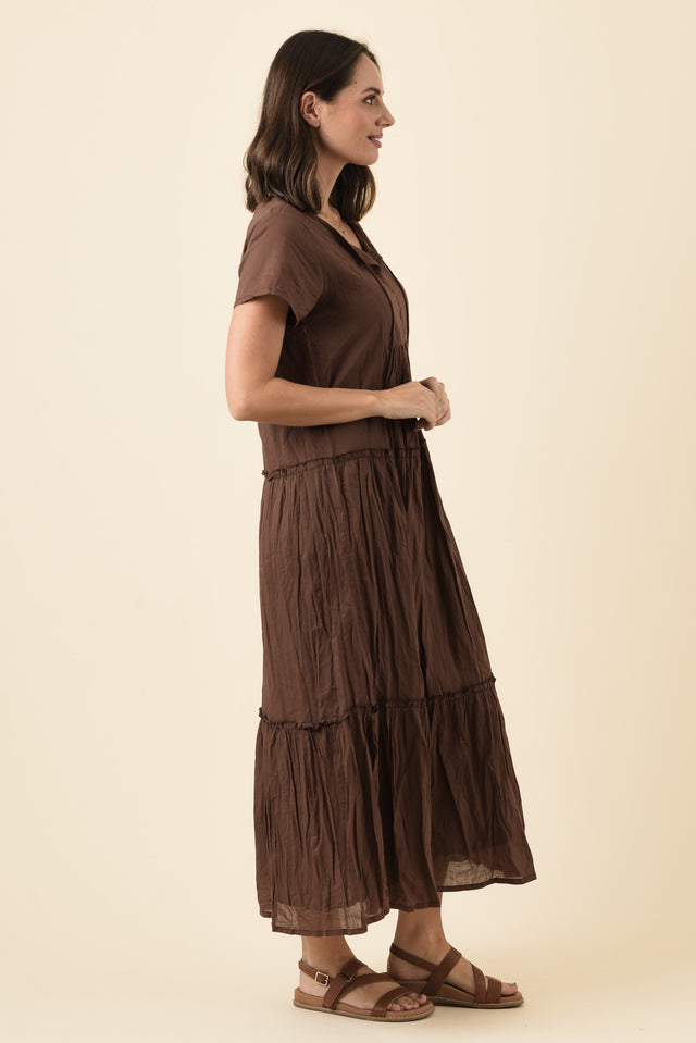 Nona Chocolate Crinkle Cotton Maxi Dress,Brunette model,alt text|model:MJ image 4