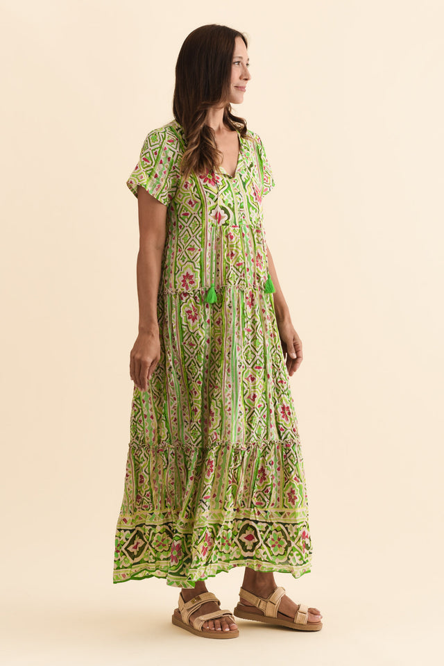 alt text|model:Cara image 3