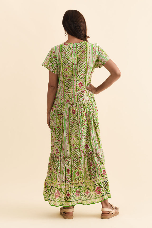 alt text|model:Cara image 4