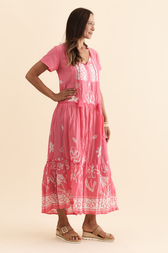 alt text|model:Cara image 3