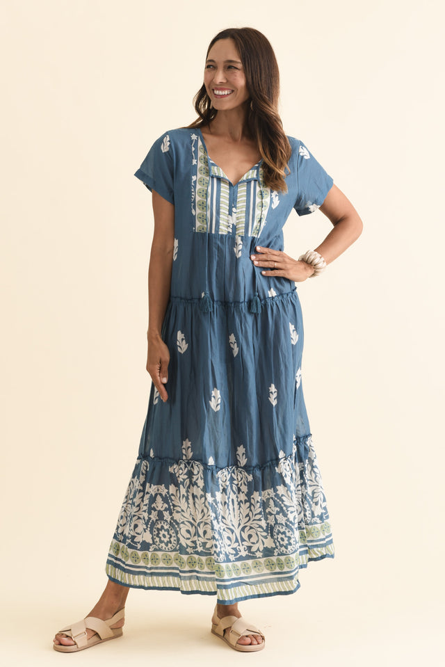 Nona Steel Abstract Crinkle Cotton Maxi Dress,Brunette model,alt text|model:Cara image 4