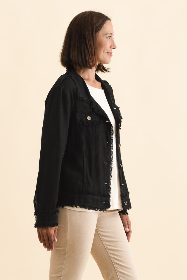 alt text|model:Cara image 3