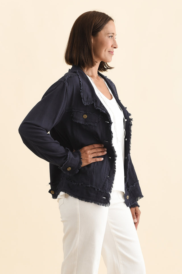 alt text|model:Cara image 3