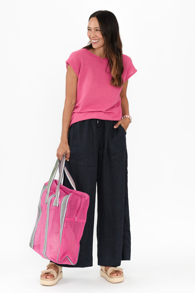 alt text|model:Cara image 4