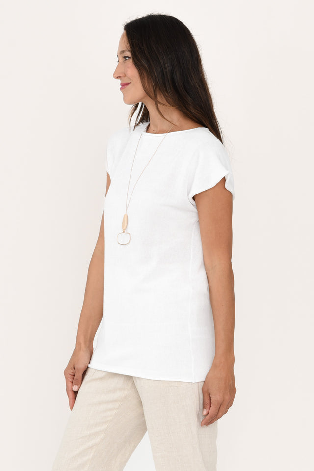 alt text|model:Cara image 4