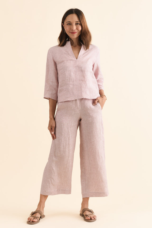 Oregon Blush Linen Top,Full Body,Brunette model,alt text|model:Cara image 6
