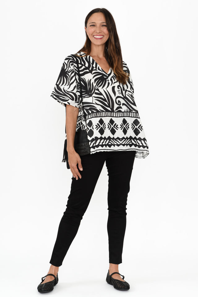 alt text|model:Cara image 3