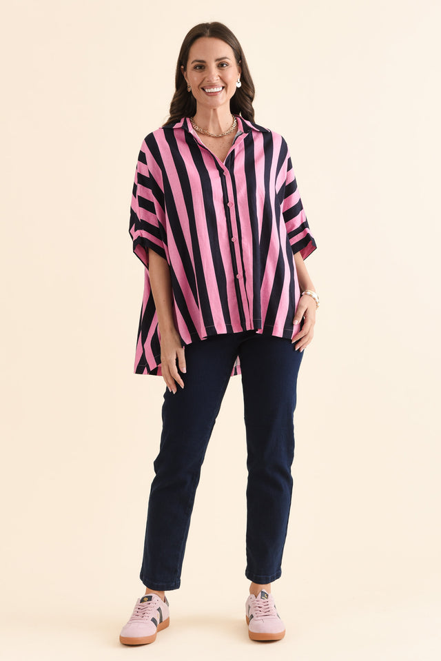 Palermo Navy Stripe Linen Blend Shirt,Full Body,Brunette model,alt text|model:MJ