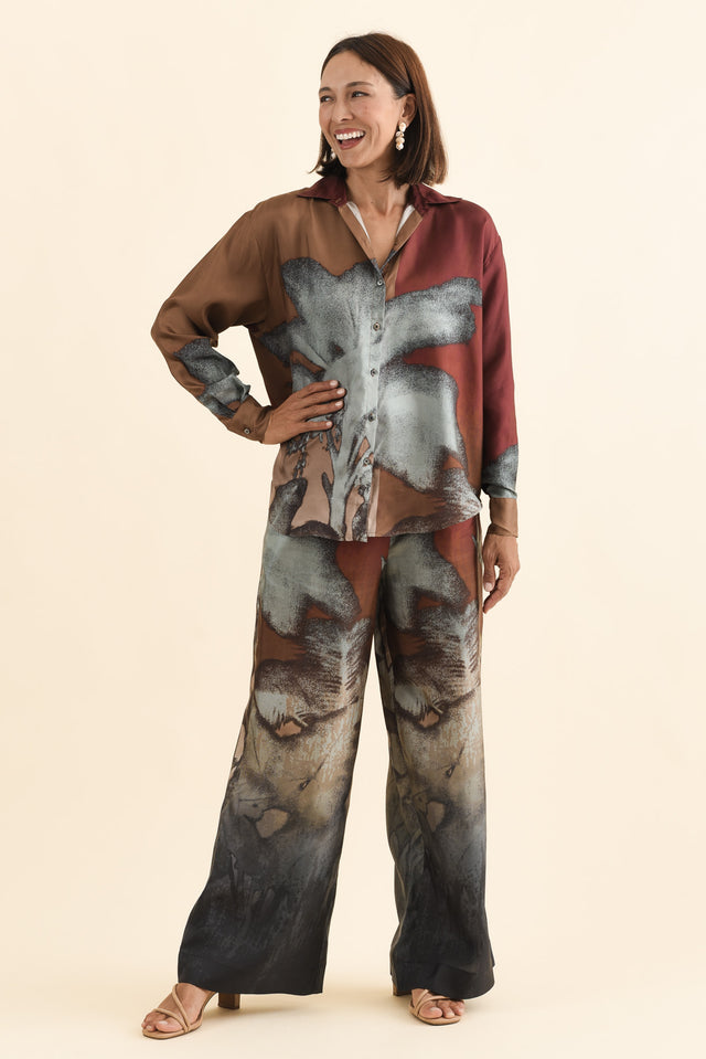 Palisades Mocha Floral Silk Shirt,Brunette model,alt text|model:Cara image 6
