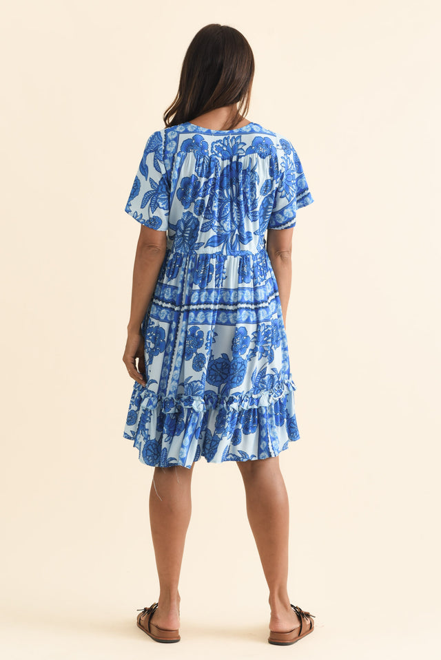 alt text|model:Cara image 5