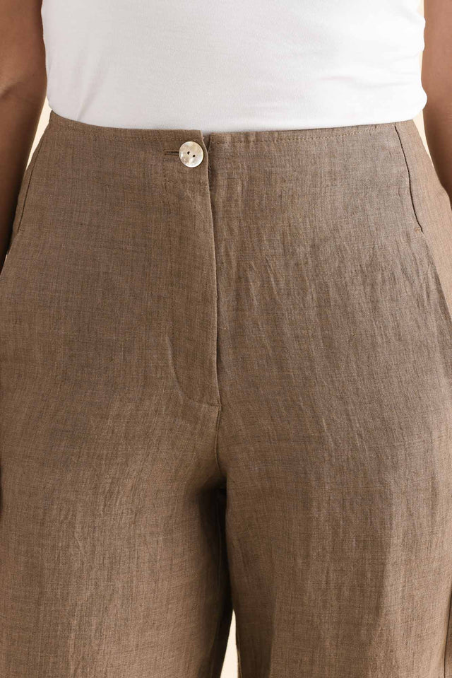 Persia Mocha Linen Pocket Pants,Detail,Brunette model,alt text|model:Cara image 5