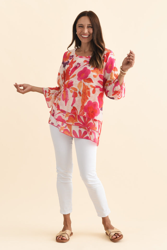 alt text|model:Cara image 3