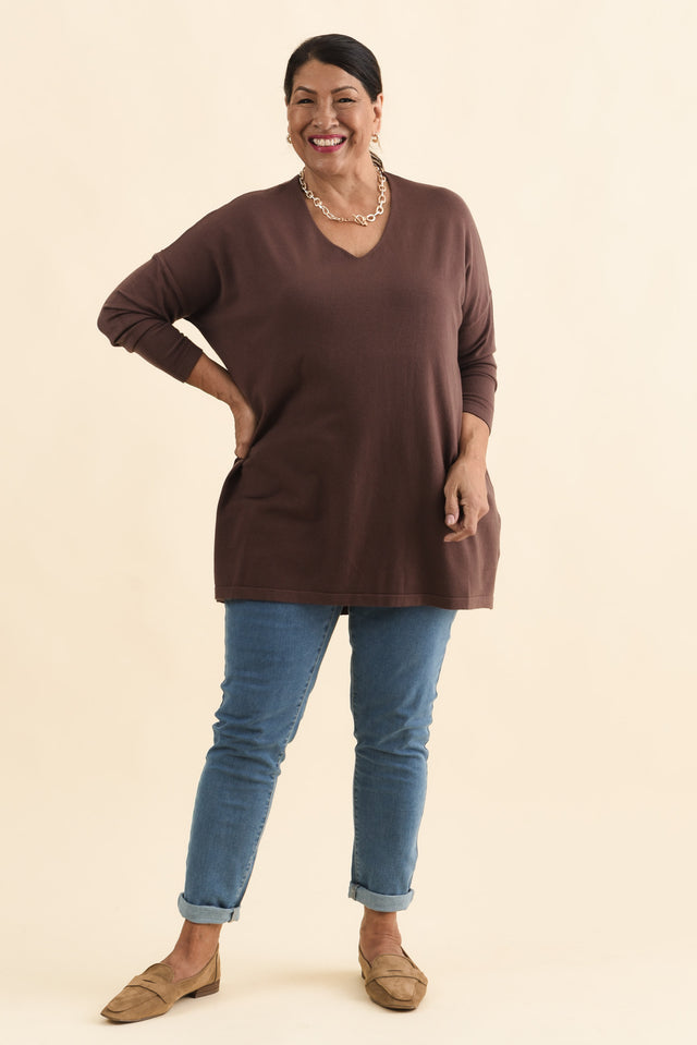 Piper Brown V Neck Knit Jumper,Brunette model,alt text|model:Pilita image 10