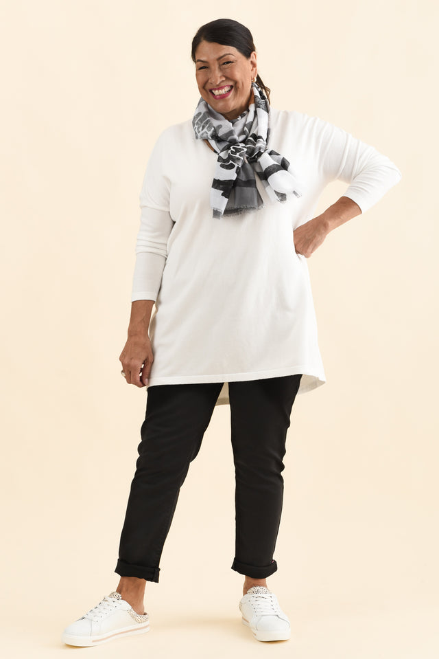 Piper White V Neck Knit Jumper,Brunette model,alt text|model:Pilita image 11