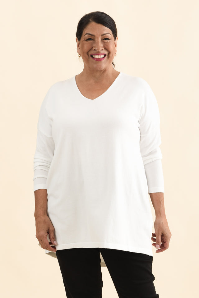 Piper White V Neck Knit Jumper,Brunette model,alt text|model:Pilita image 10