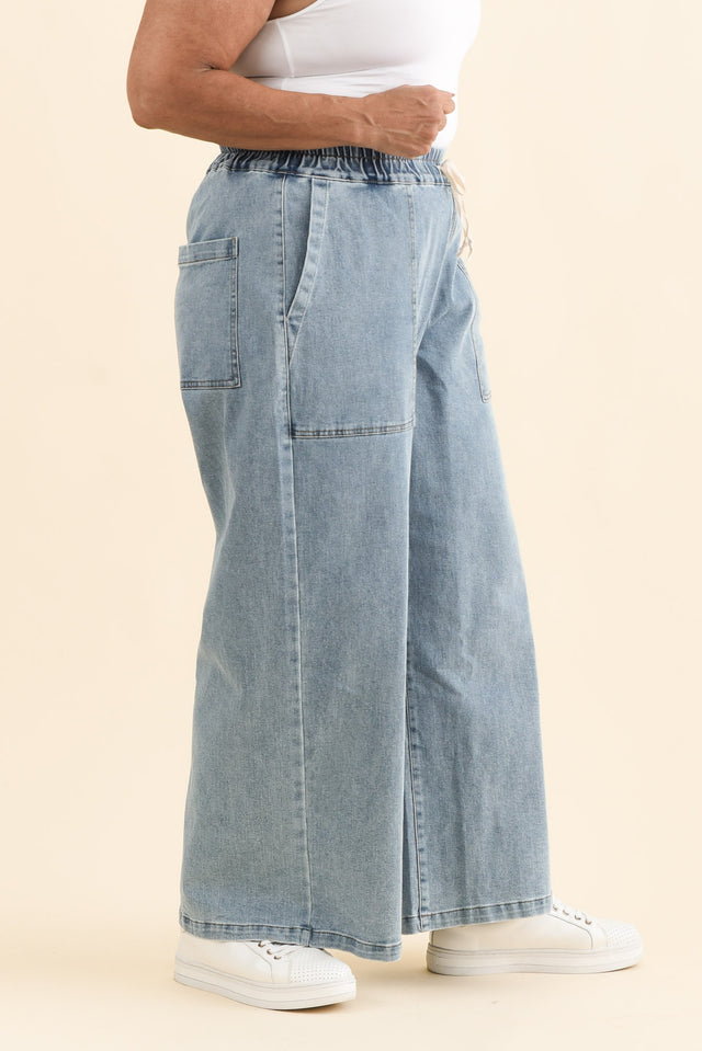 Quinn Light Blue Cotton Jogger Pants,Brunette model,alt text|model:Pilita image 10