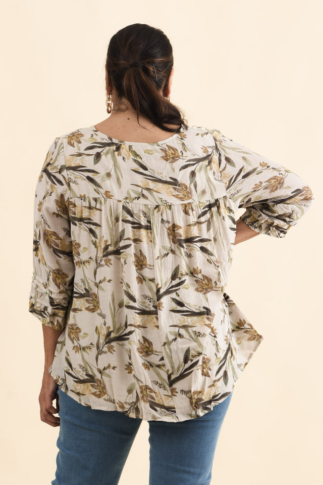 Ramirez Beige Flower Button Top,Brunette model,alt text|model:Pilita image 12