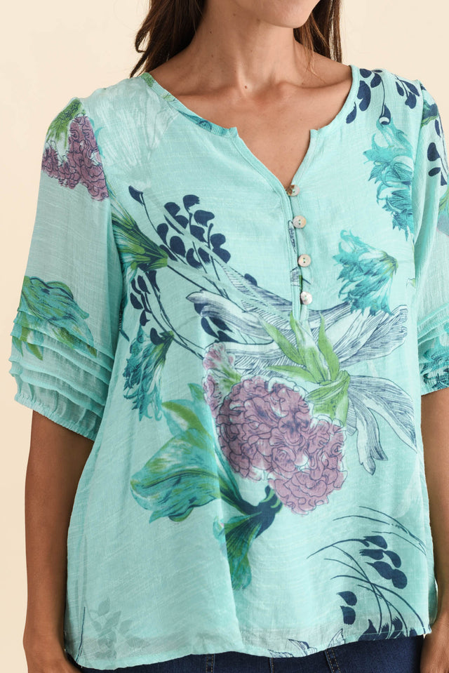 alt text|model:Cara image 6