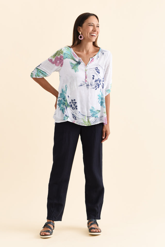 alt text|model:Cara image 4