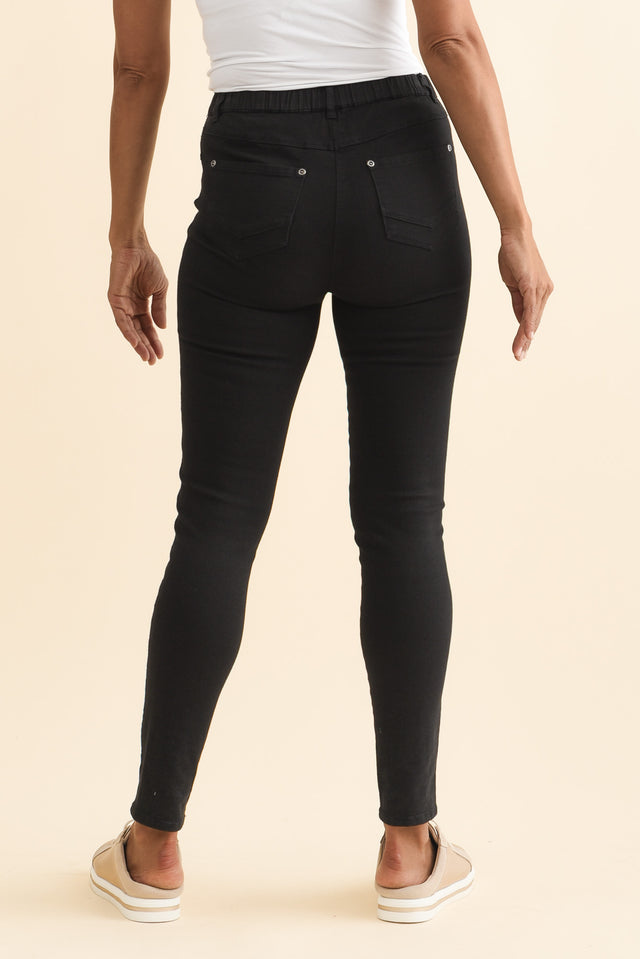 alt text|model:Cara image 5