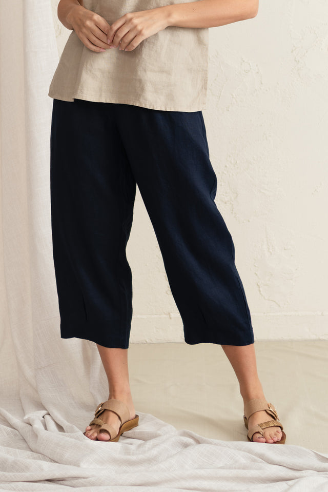 Lassie Navy Linen Barrel Pants