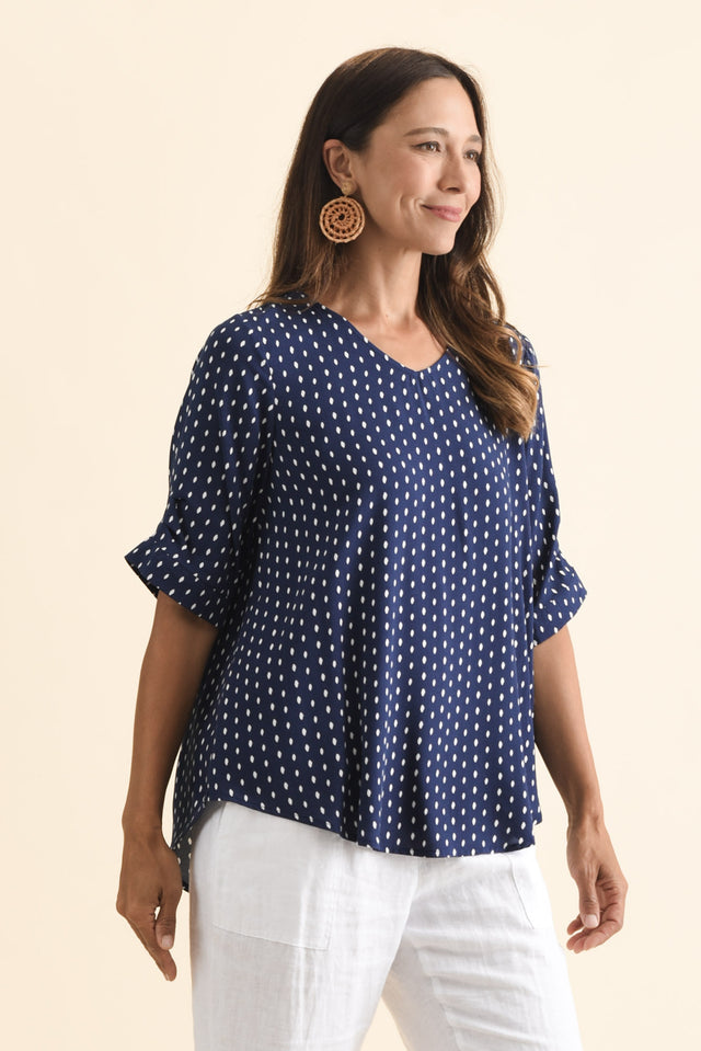 alt text|model:Cara image 4