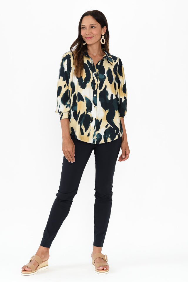 alt text|model:Cara image 3