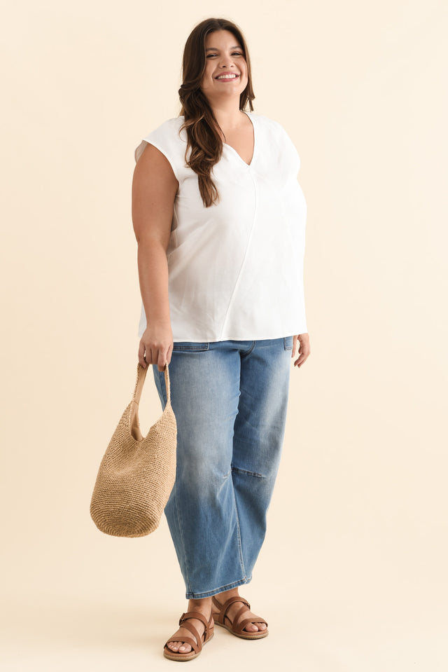 Roxie White Linen Blend V Neck Tank,Brunette model,alt text|model:Gabby image 9