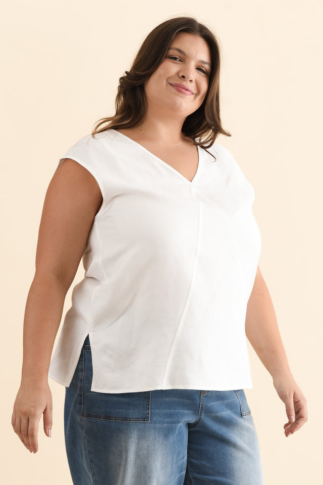 Roxie White Linen Blend V Neck Tank,Brunette model,alt text|model:Gabby image 10
