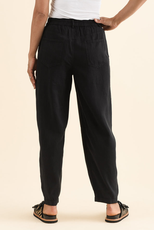 Roy Black Linen Blend Pocket Pants,Back,Brunette model,alt text|model:Cara image 4