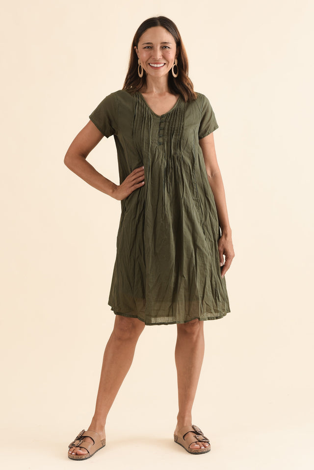 Sabina Sage Crinkle Cotton Dress,Full Body,Brunette model,alt text|model:Cara image 4