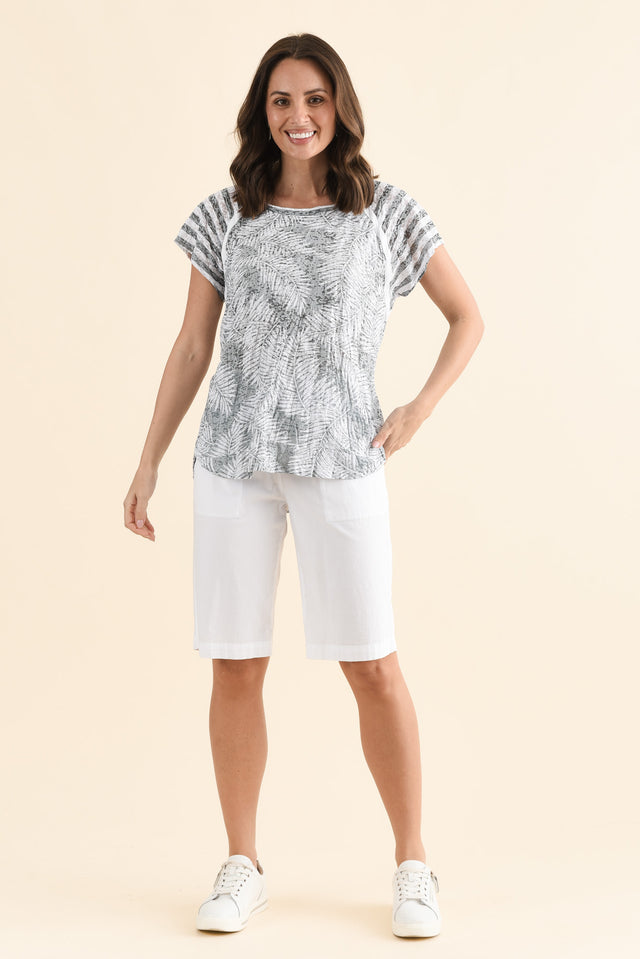 Sail Green Palm Cotton Blend Tee,Full Body,Brunette model,alt text|model:MJ image 6