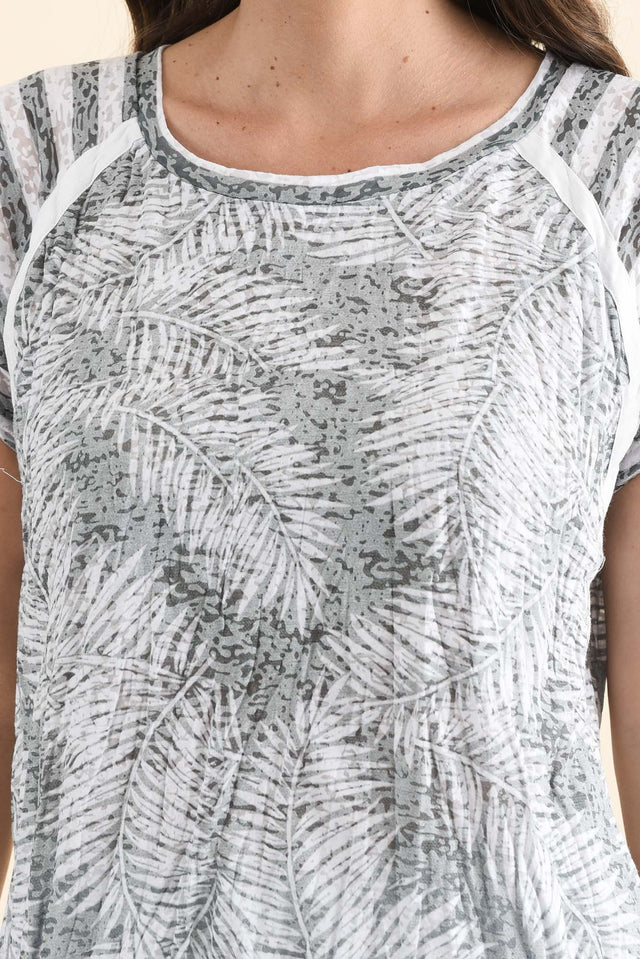 Sail Green Palm Cotton Blend Tee,Detail,Brunette model,alt text|model:MJ image 5