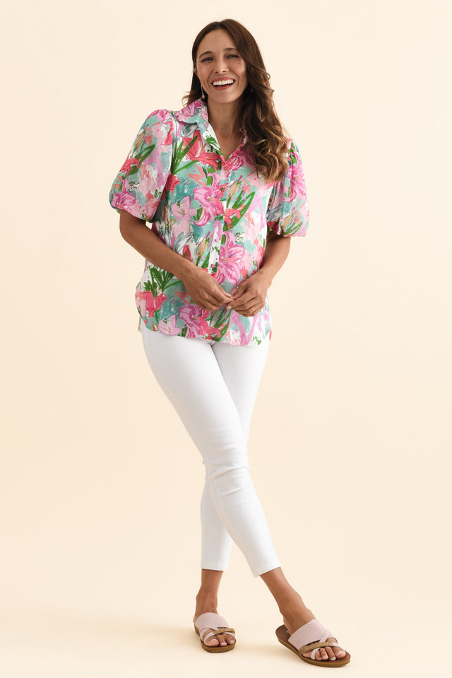 alt text|model:Cara image 7