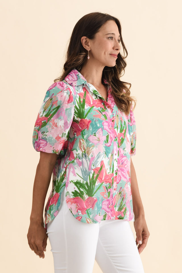 alt text|model:Cara image 4