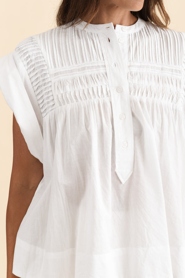 alt text|model:Cara image 6