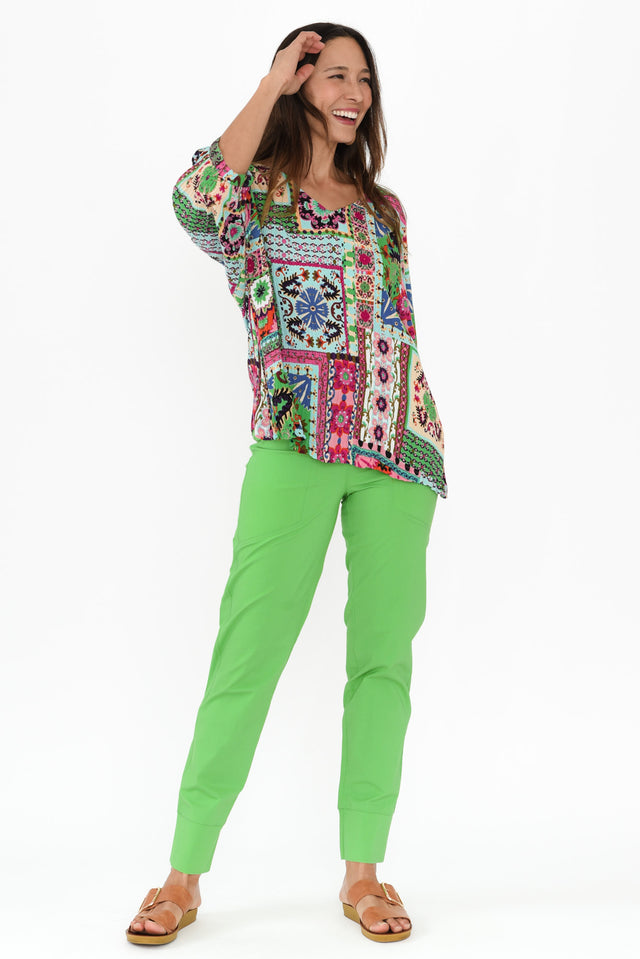 alt text|model:Cara image 3