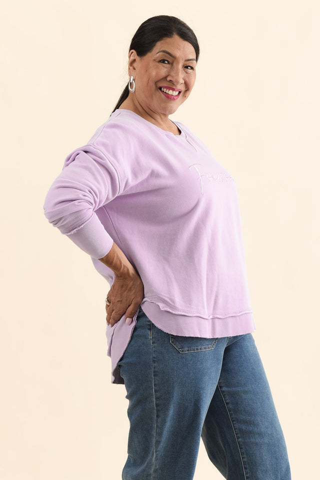 Signature Lilac Cotton Creweck Sweatshirt,Side,Brunette model,alt text|model:Pilita image 3