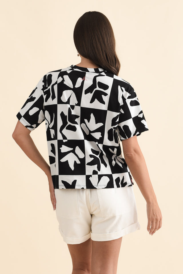 Splice Black Leaf Cotton Tee,Brunette model,alt text|model:MJ image 5