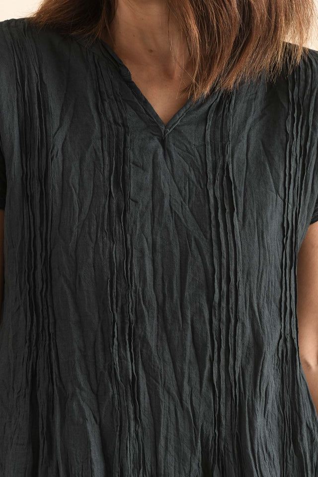 Stassi Charcoal Crinkle Cotton Dress,Detail,Brunette model,alt text|model:Cara image 6