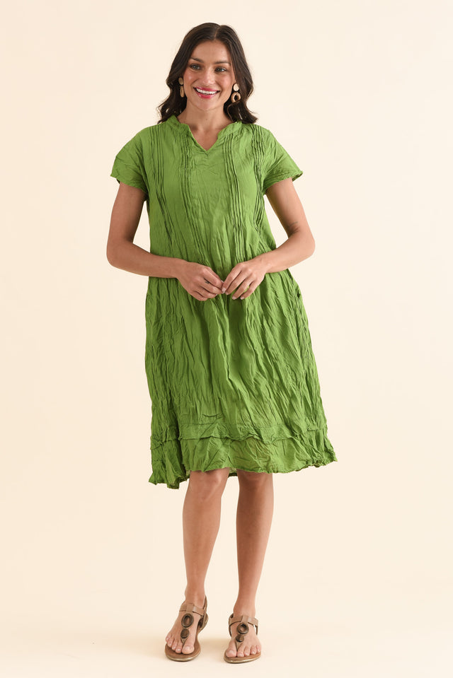 Stassi Fern Green Crinkle Cotton Dress,Full Body,Brunette model,alt text|model:Brontie image 6