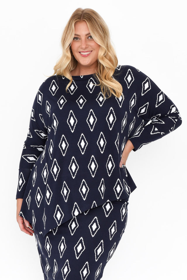 plus-size,curve-tops,plus-size-sleeved-tops,plus-size-winter-clothing,alt text|model:Caitlin;wearing:One Size image 9