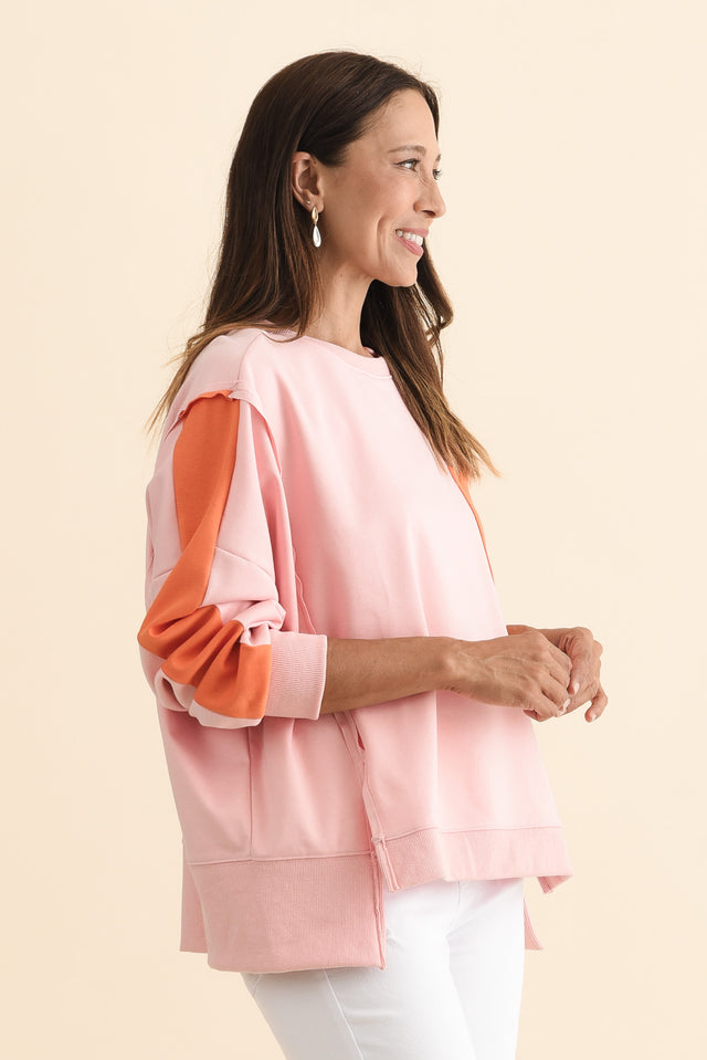 alt text|model:Cara image 4